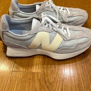 New balance 327 sneakers barely worn